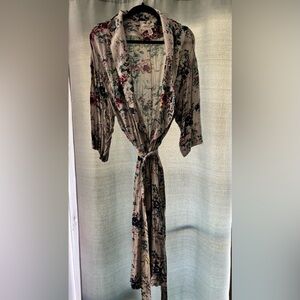 Hinge Floral Print Robe with Tie